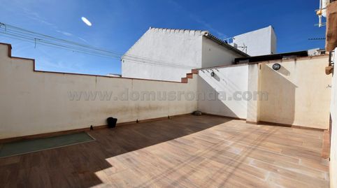 Casa a estrenar con terraza en zona tranquila de Ronda