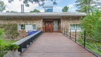 Vista exterior de Casa o xalet en venda en Cerdanyola del Vallès amb Aire condicionat, Calefacció i Jardí privat