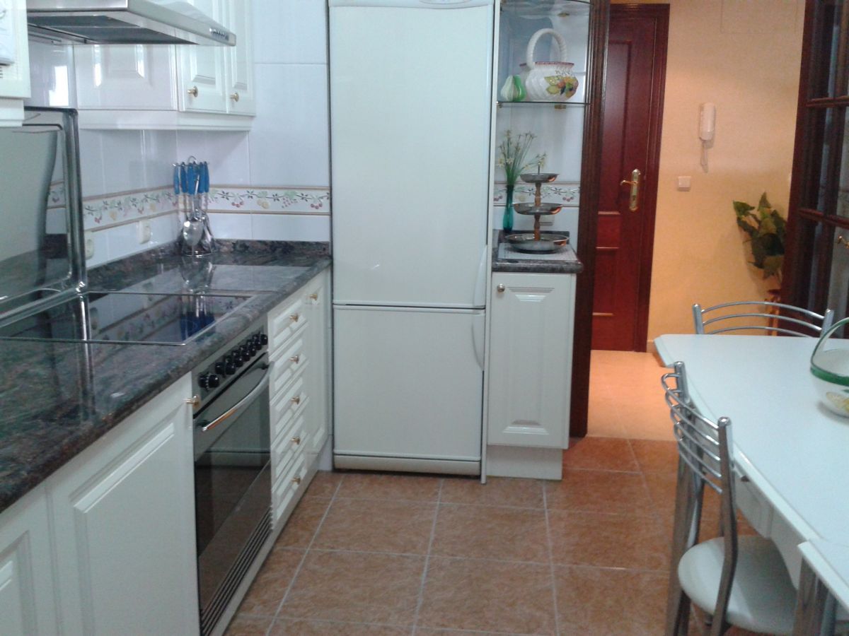 Cuina de Pis de lloguer en Cáceres Capital amb Calefacció, Terrassa i Traster