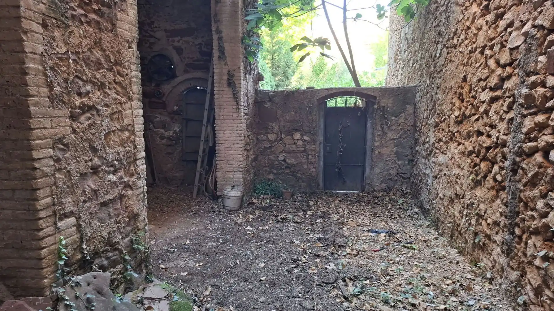Country homes for sale in Vallirana