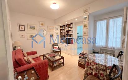 Sala d'estar de Apartament en venda en  Madrid Capital amb Aire condicionat, Calefacció i Parquet