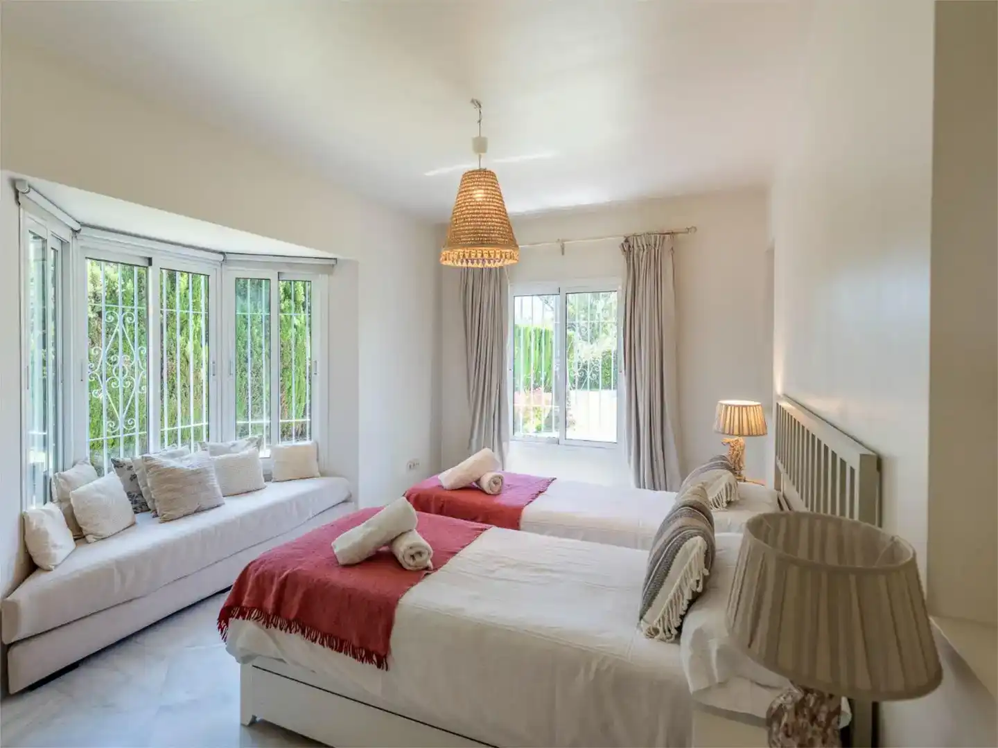 Schlafzimmer von Wohnung zur Miete in Estepona mit Klimaanlage, Schwimmbad und Balkon