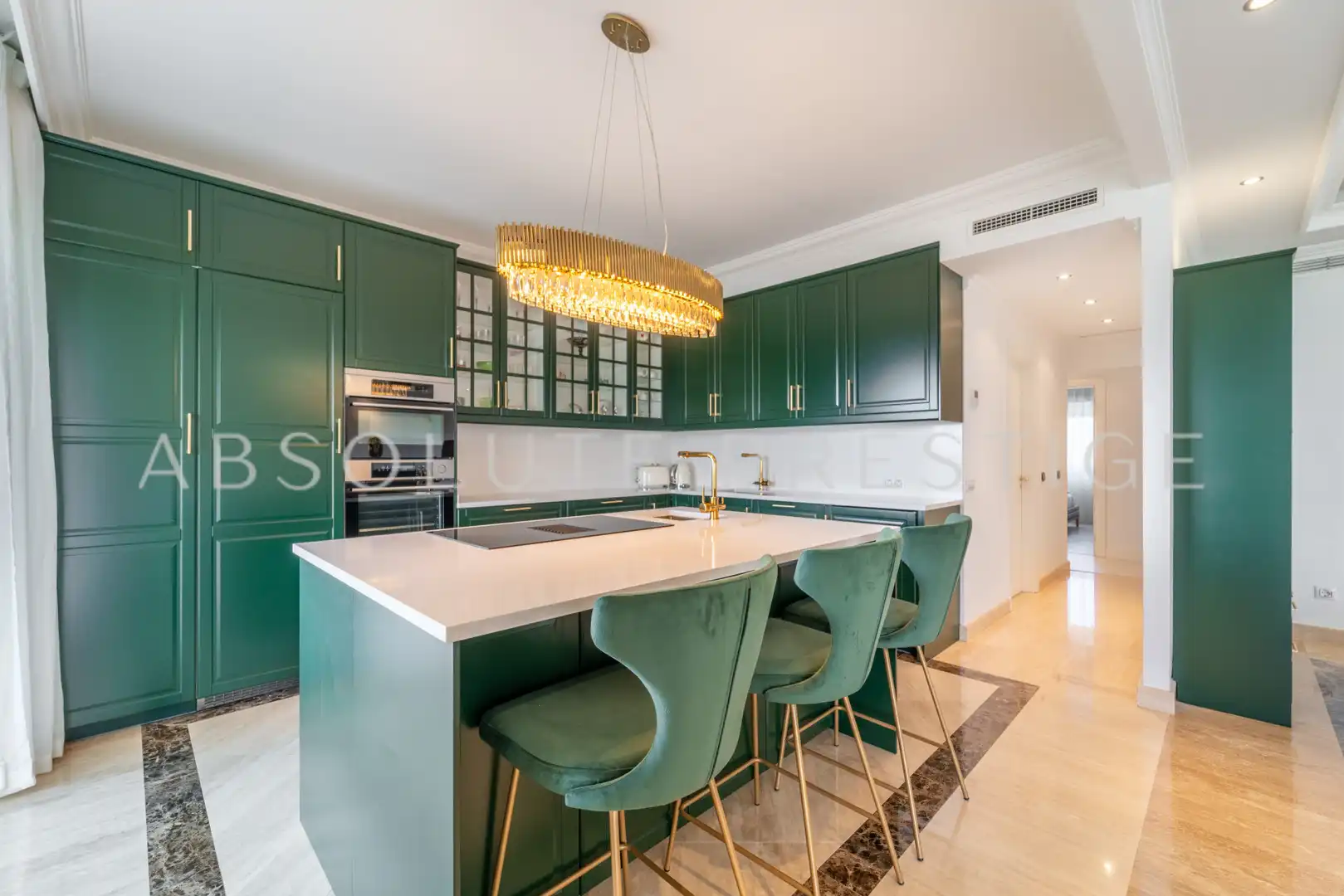 Cuina de Apartament en venda en Marbella amb Aire condicionat, Terrassa i Piscina