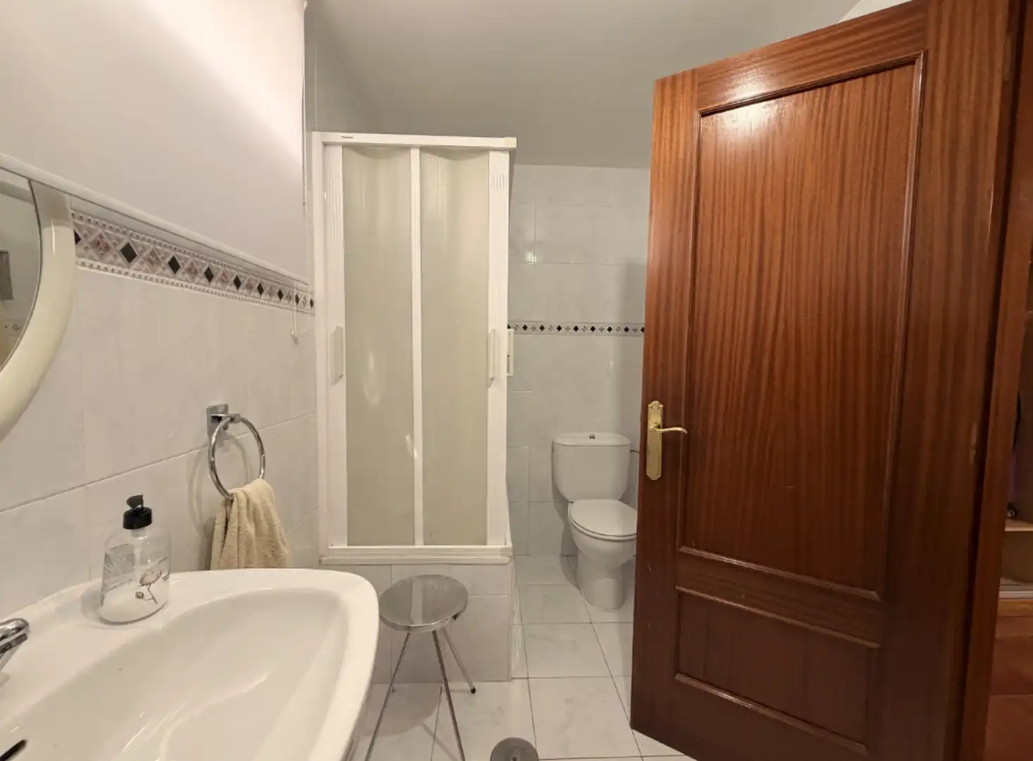 Badezimmer von Haus oder Chalet zum Verkauf in Piélagos mit Heizung, Privatgarten und Terrasse