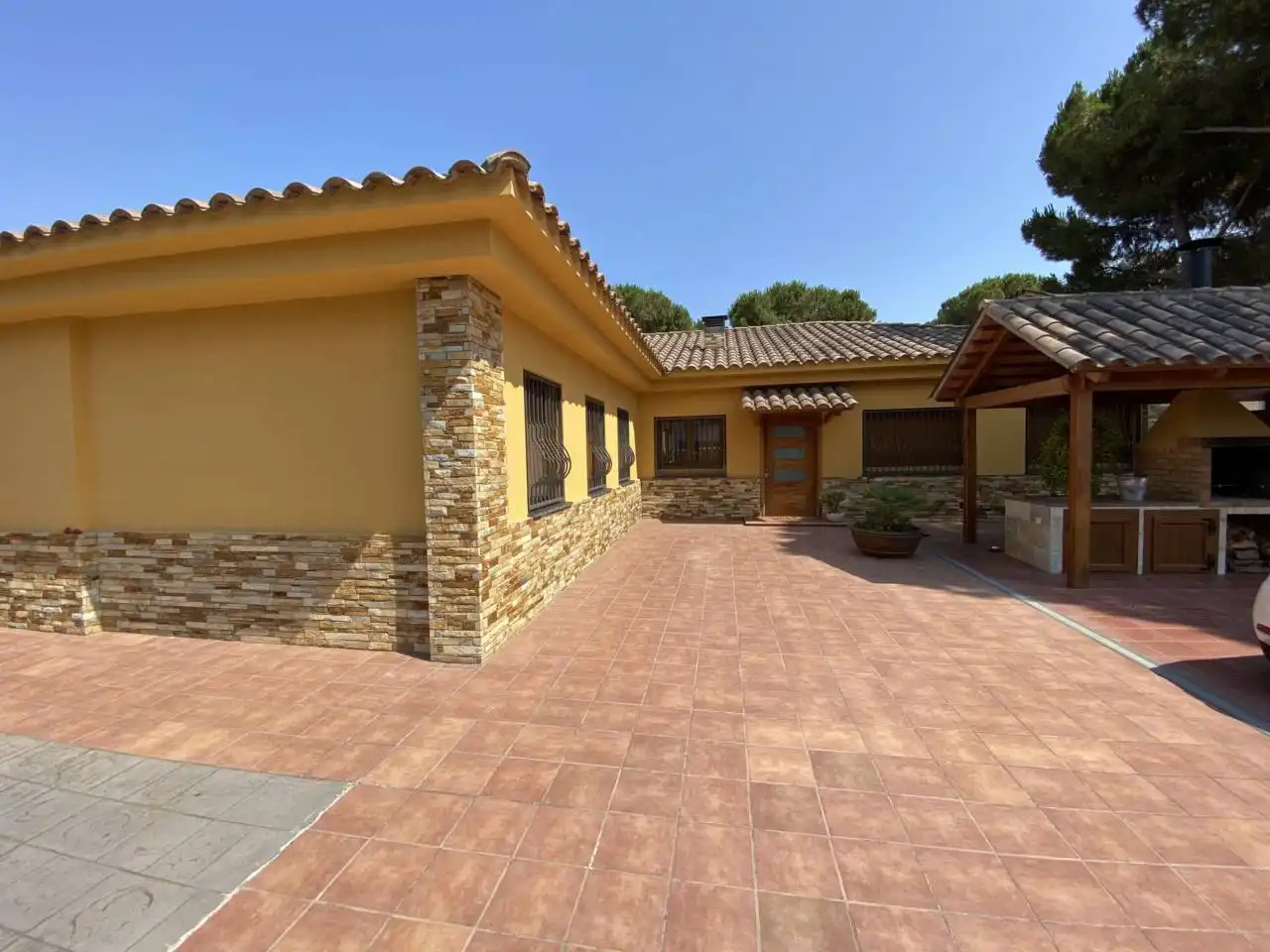 Vista exterior de Casa o xalet en venda en Cerdanyola del Vallès
