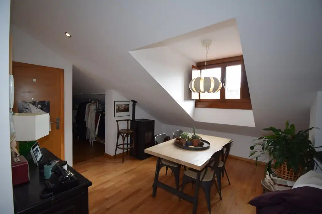 Menjador de Apartament en venda en Betanzos amb Calefacció, Moblat i Forn