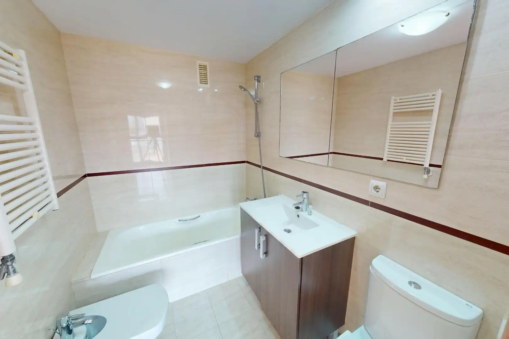 Badezimmer von Wohnung zum Verkauf in Valencia mit Klimaanlage, Parkett und Gemeinschaftspool
