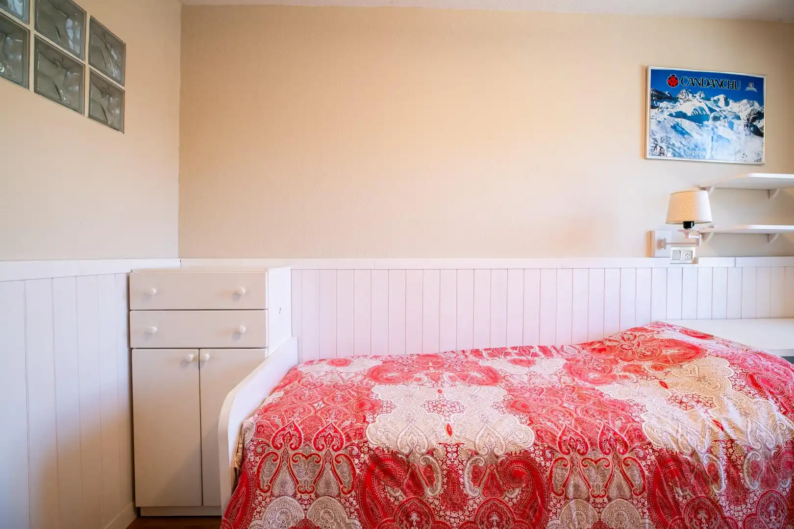 Schlafzimmer von Wohnung zum Verkauf in Aisa mit Heizung, Terrasse und Abstellraum