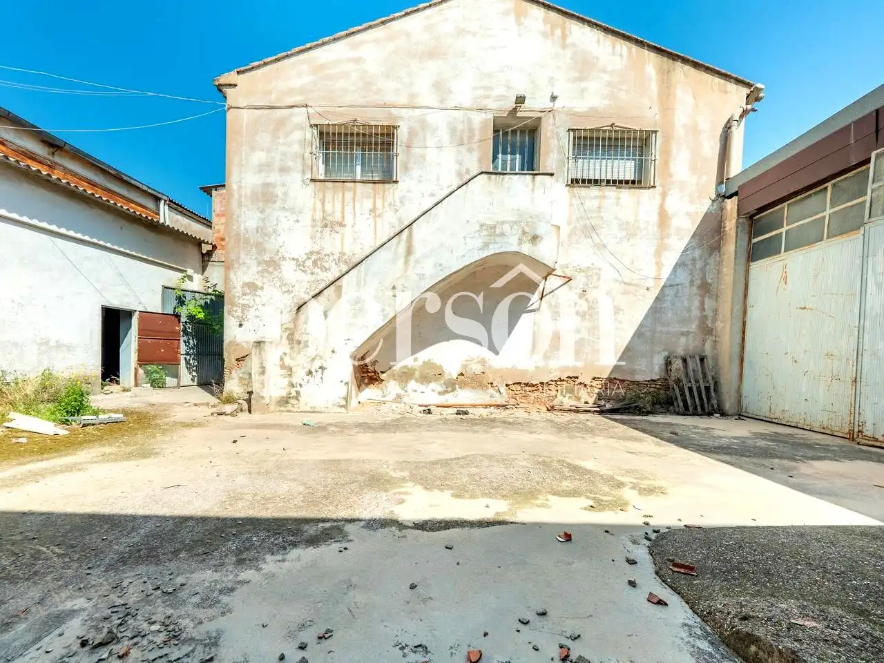 Vista exterior de Nau industrial en venda en Manises
