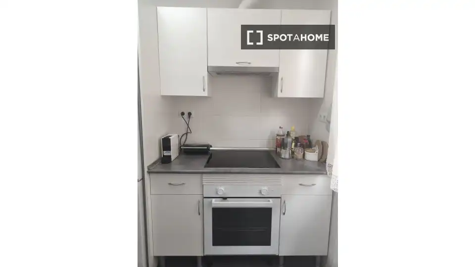 Kitchen of Flat for share in Bilbao   with Air Conditioner, Heating and Furnished
