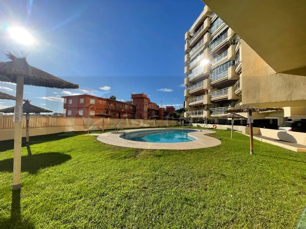 Piscina de Piso en venta en Fuengirola con Aire acondicionado, Jardín privado y Terraza