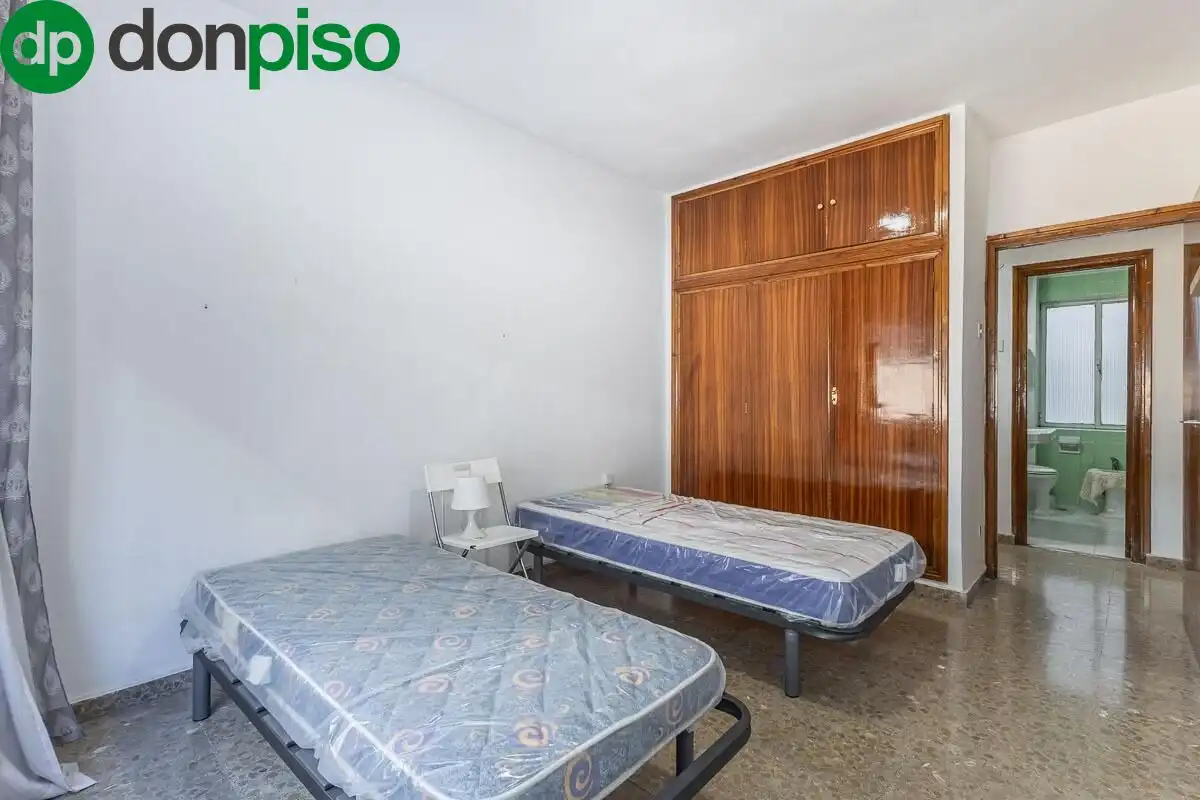 Schlafzimmer von Wohnung zum Verkauf in Granada