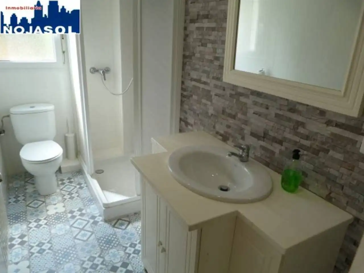 Bany de Apartament de lloguer en Arnuero amb Calefacció, Jardí privat i Terrassa