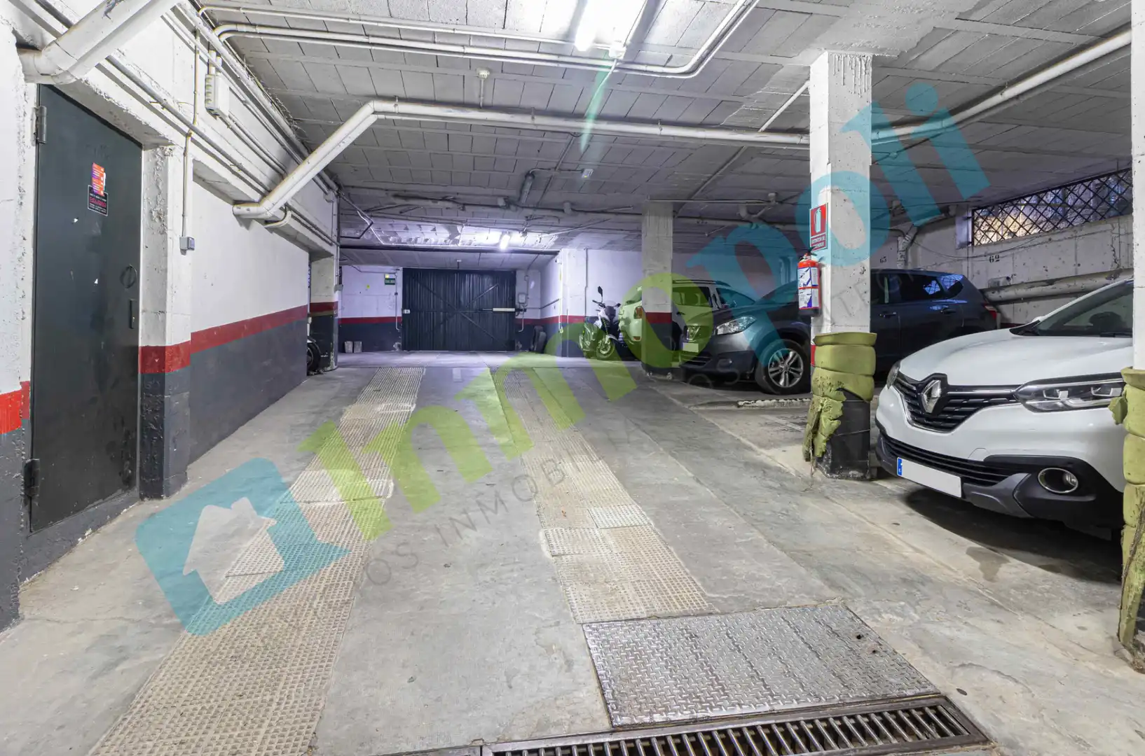 Parkplatz von Wohnung zum Verkauf in Badajoz mit Klimaanlage, Heizung und Privatgarten