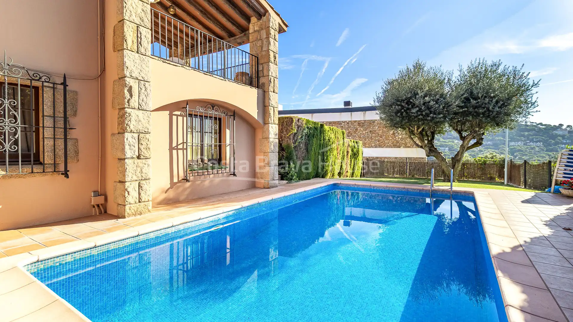 Vista exterior de Casa o xalet en venda en Palafrugell amb Calefacció, Jardí privat i Terrassa