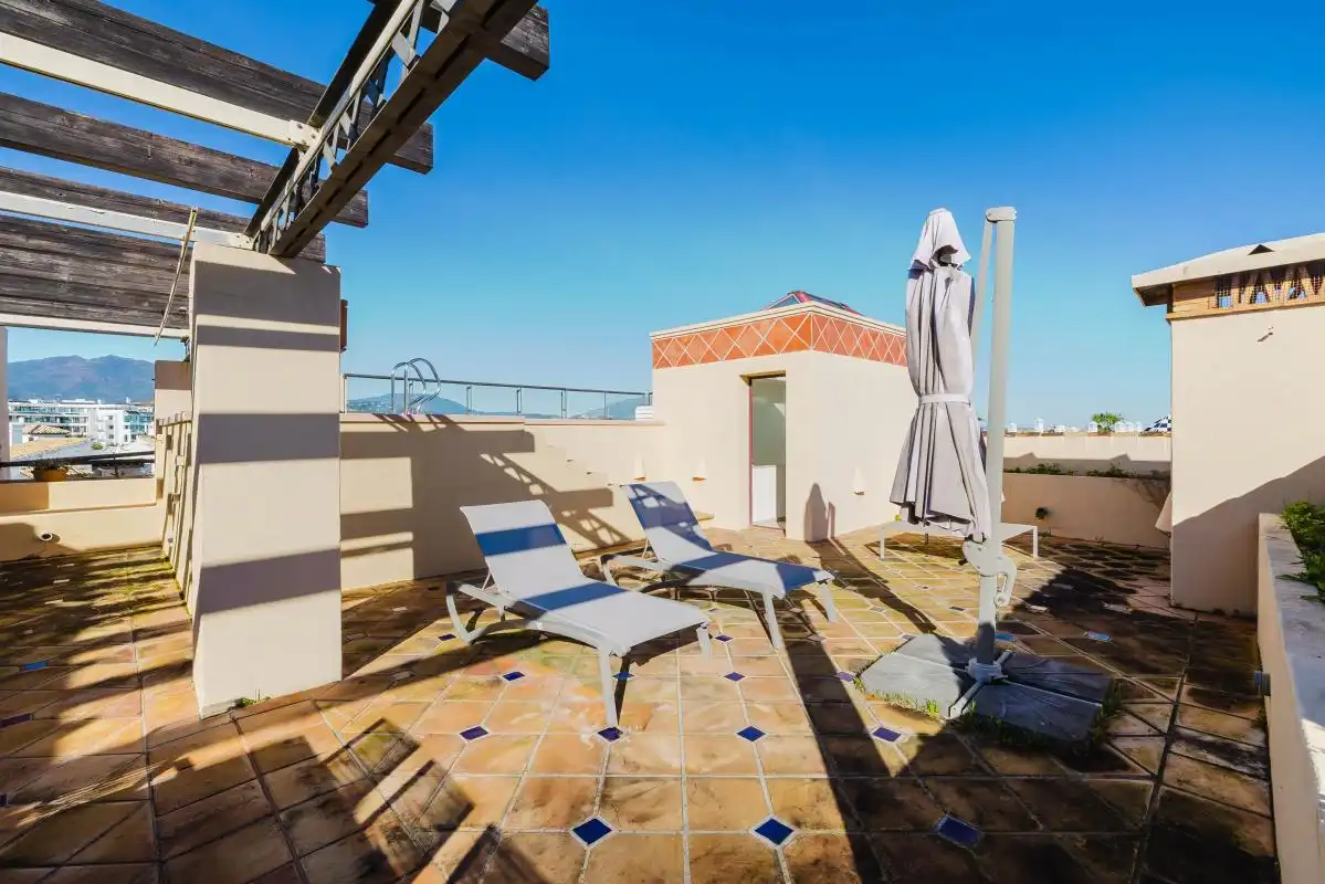 Terrassa de Dúplex en venda en Estepona amb Aire condicionat, Calefacció i Jardí privat
