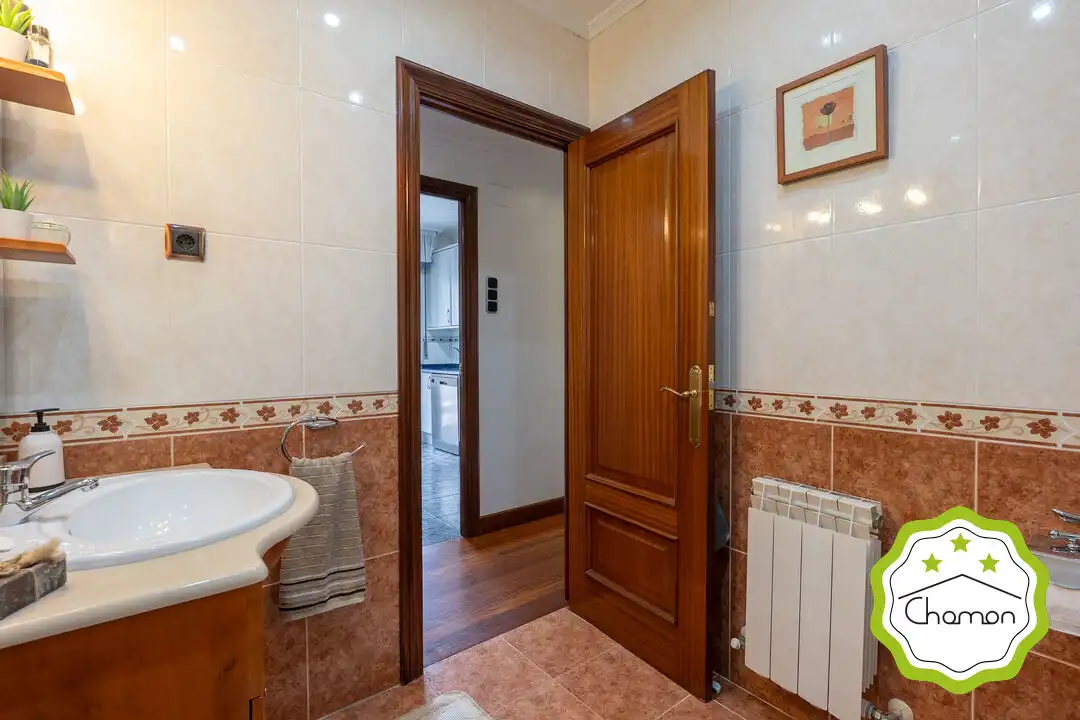 Bathroom of Flat for sale in Arrigorriaga  with Terrace