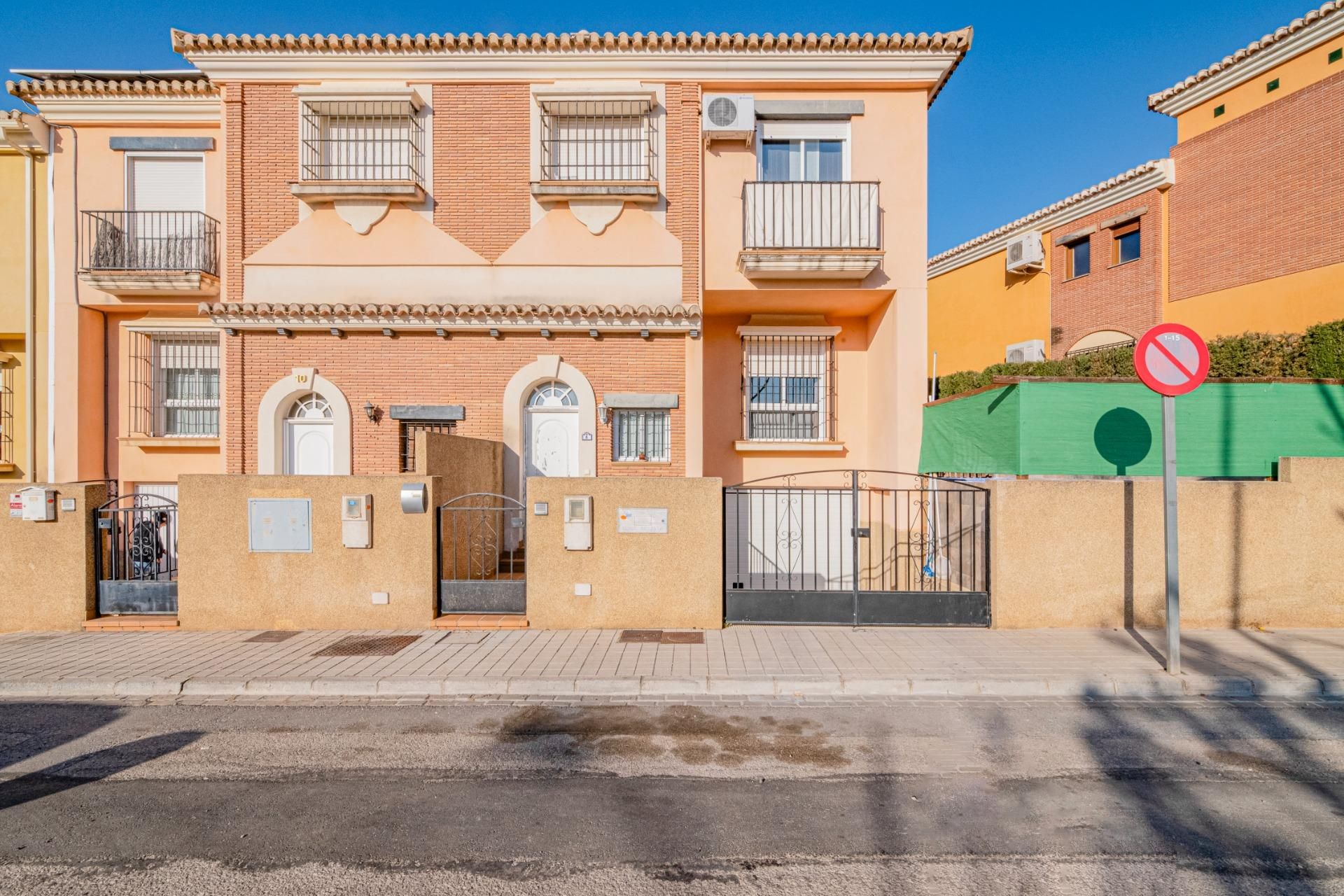 Exterior view of Single-family semi-detached for sale in Huétor Vega  with Heating, Terrace and Swimming Pool
