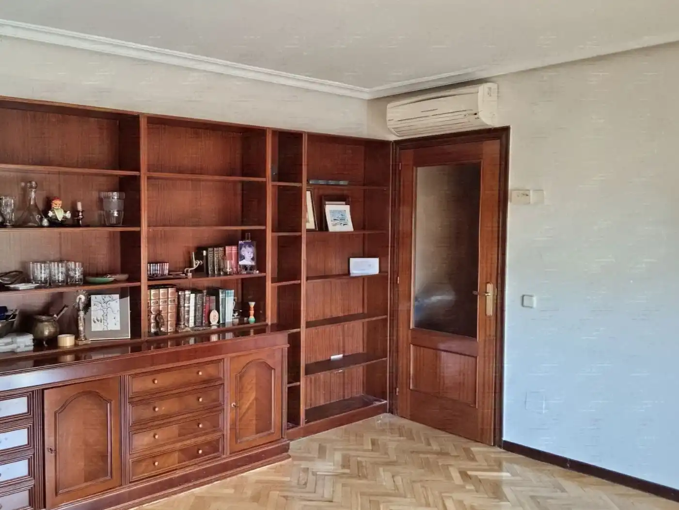Sala d'estar de Pis en venda en  Madrid Capital amb Aire condicionat i Terrassa