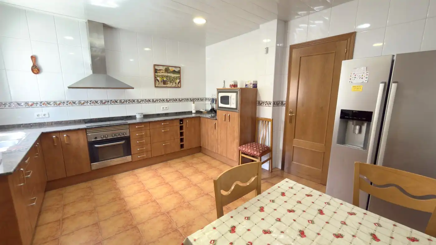 Cuina de Casa o xalet en venda en El Vendrell amb Jardí privat, Terrassa i Alarma