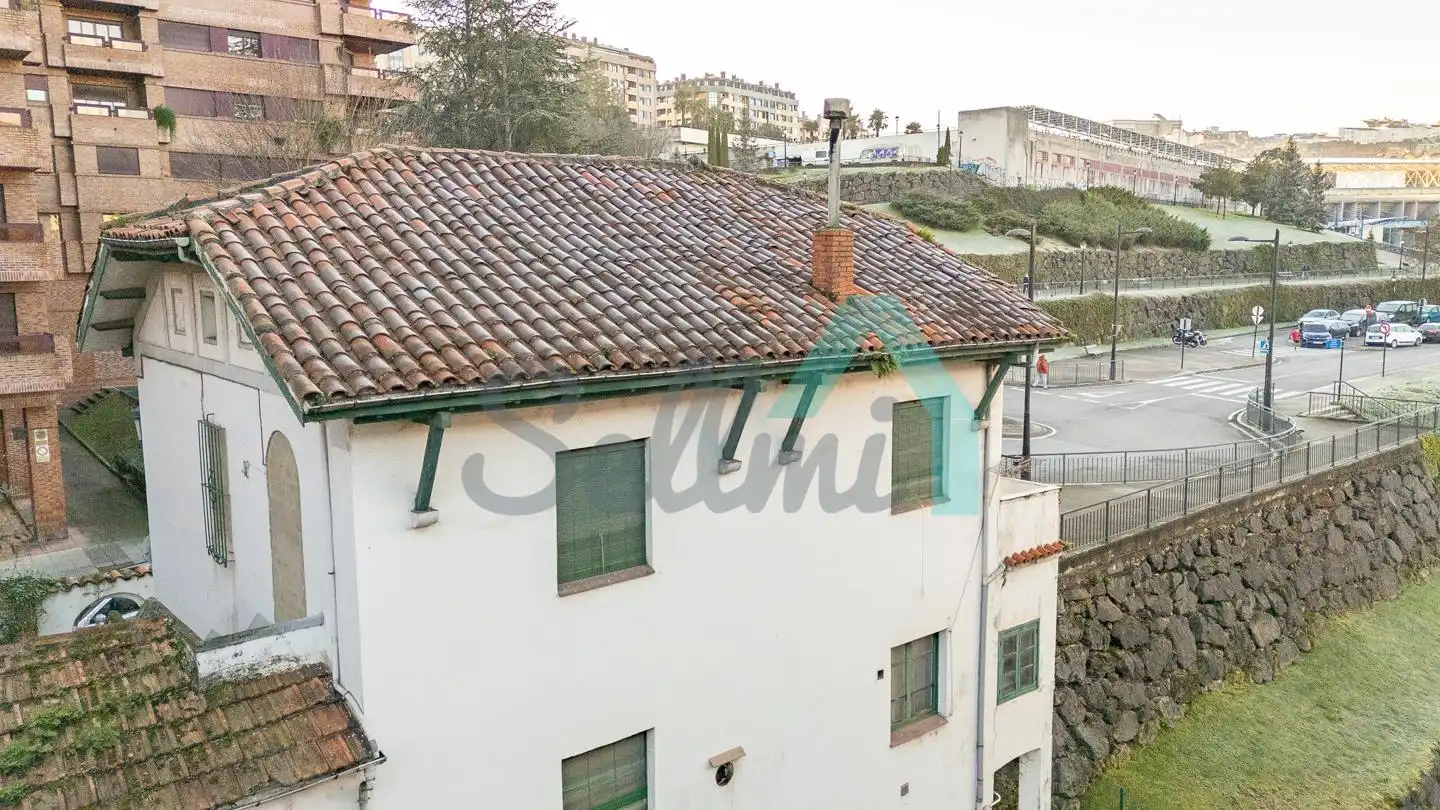 Außenansicht von Residential zum Verkauf in Oviedo 