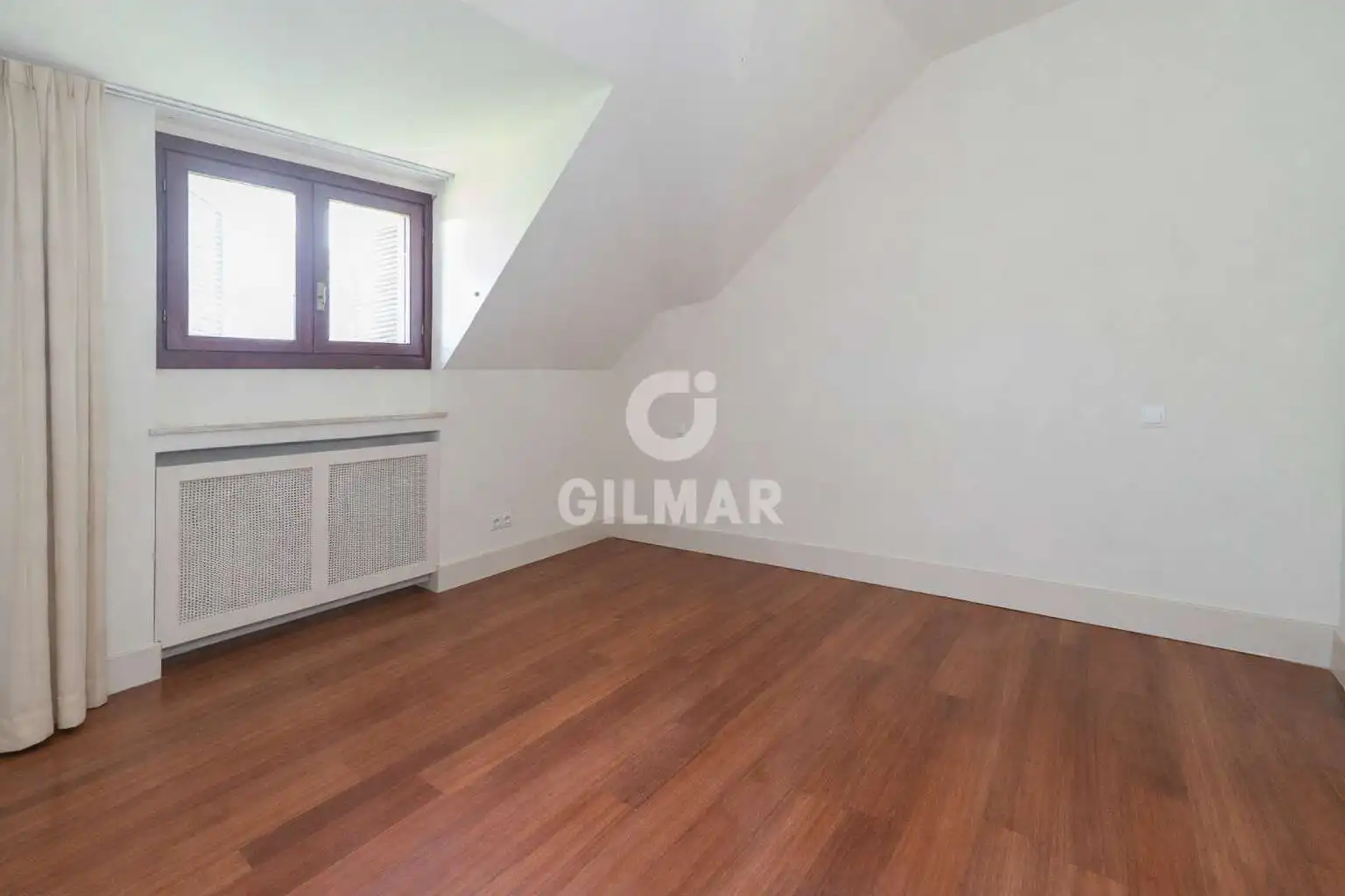 Habitación de Casa o chalet en venta en Pozuelo de Alarcón con Calefacción, Jardín privado y Piscina