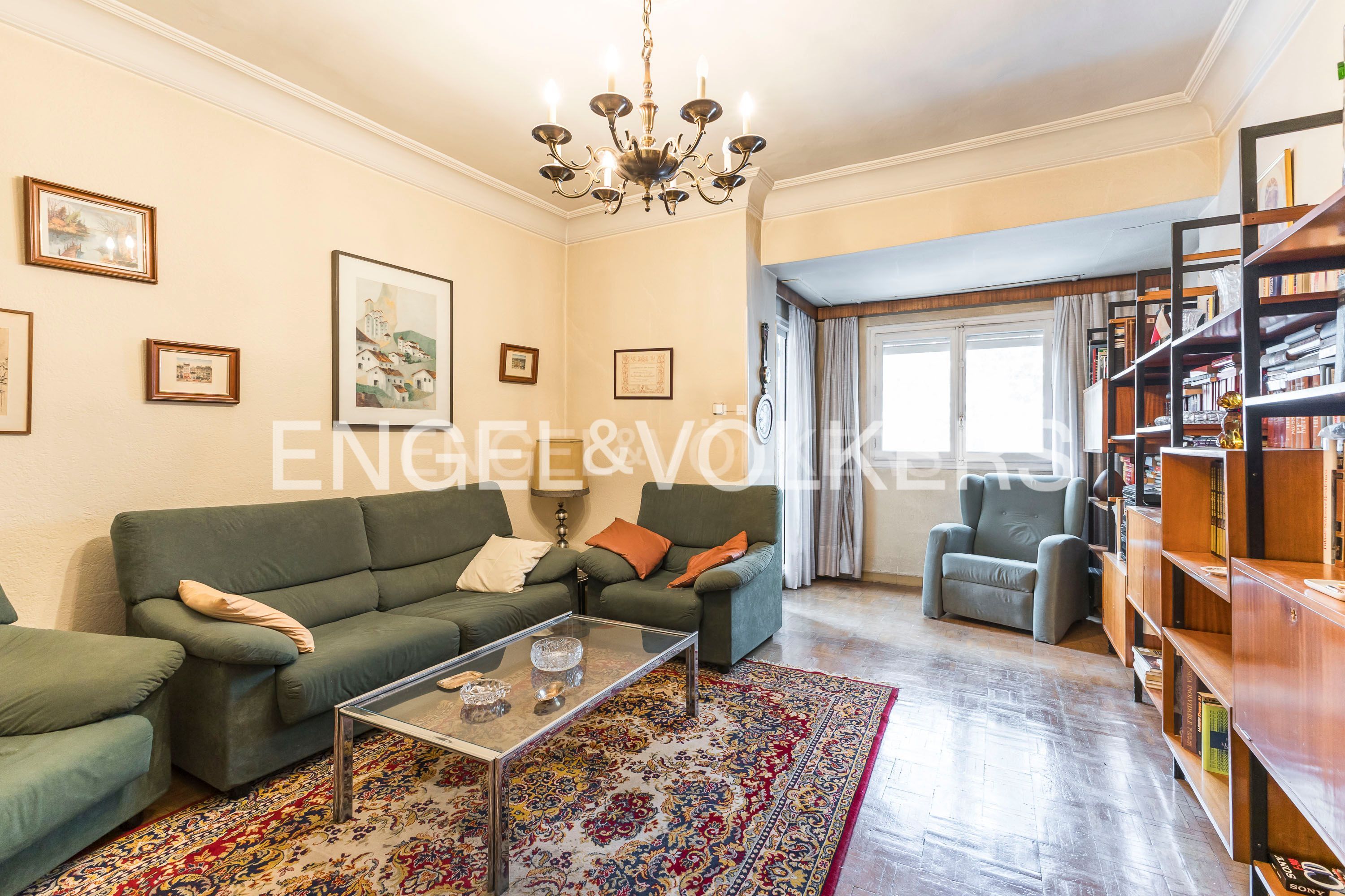 Sala de estar de Apartamento en venta en  Madrid Capital con Calefacción y Parquet