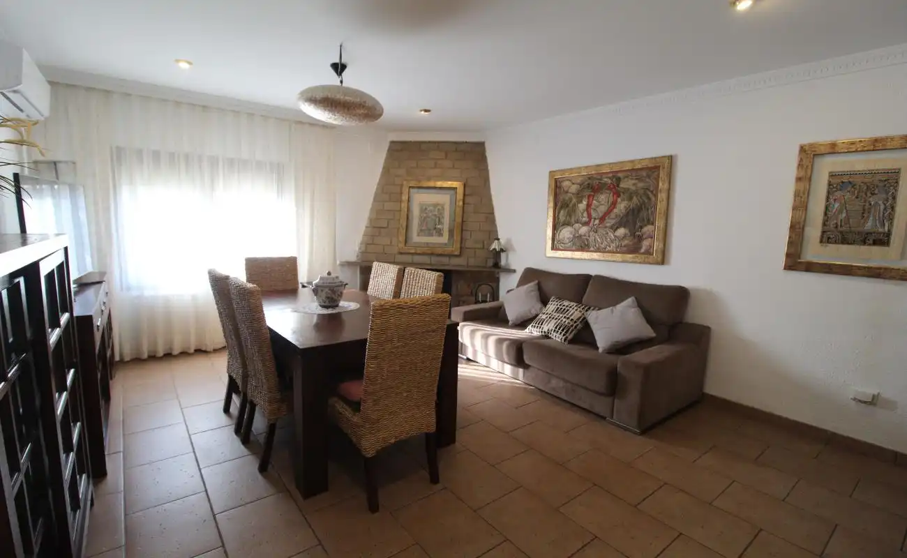 Sala d'estar de Casa o xalet en venda en L'Eliana amb Aire condicionat, Calefacció i Jardí privat