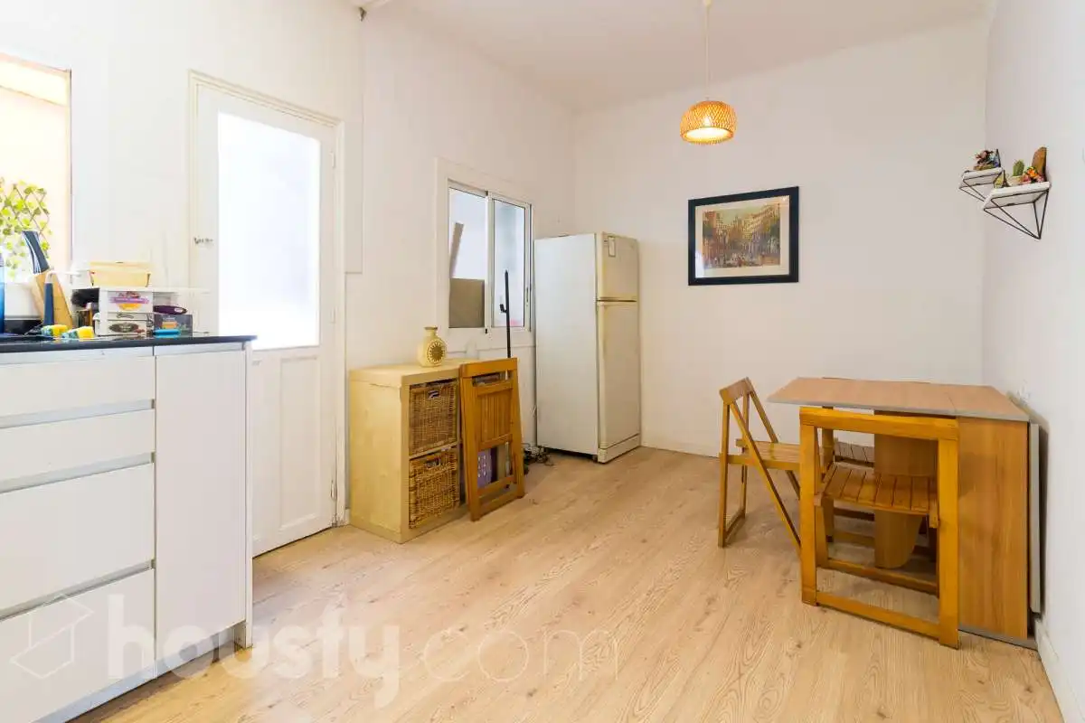 Küche von Erdgeschoss zum Verkauf in Barcelona mit Heizung, Parkett und Terrasse