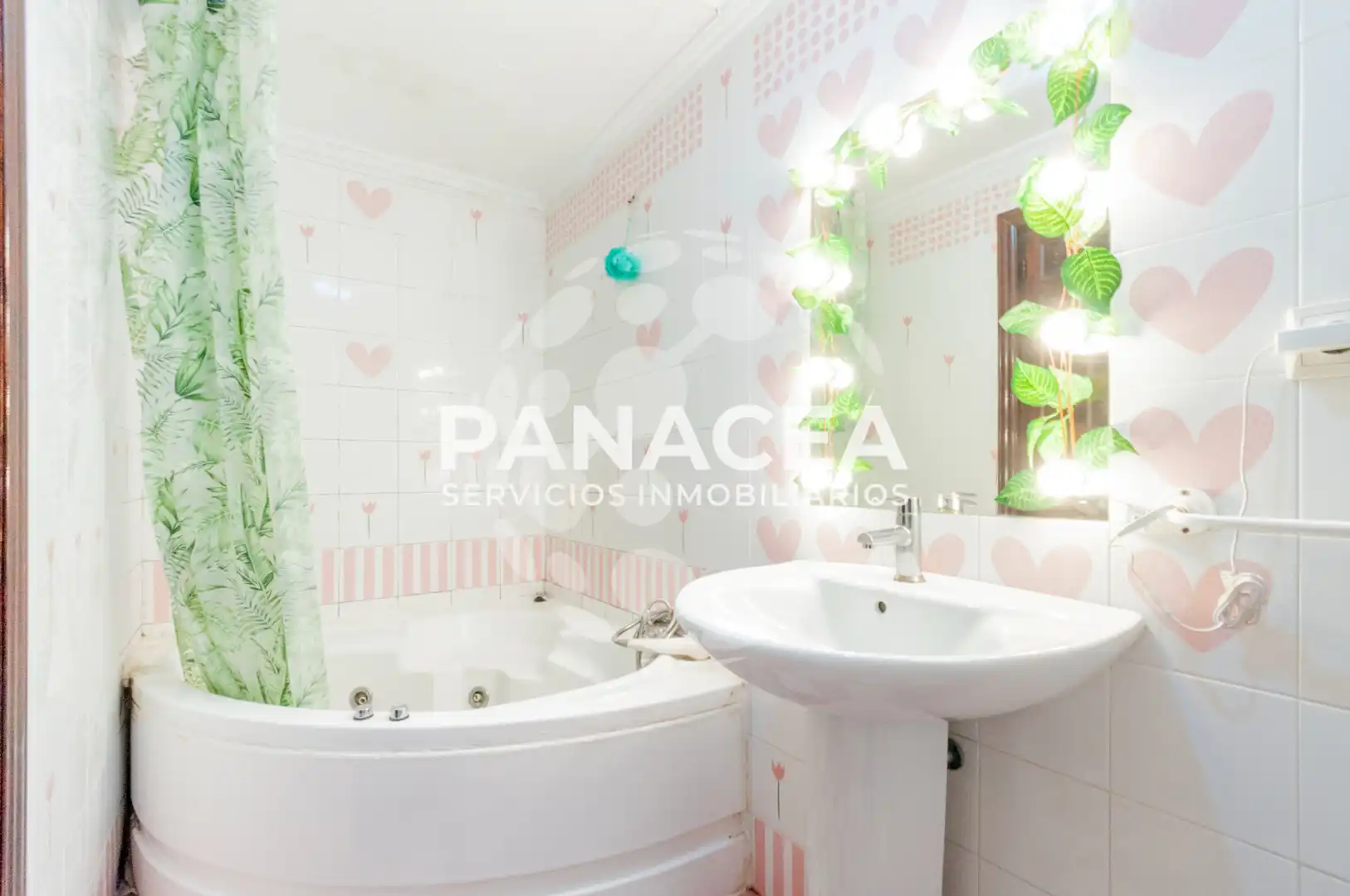 Bathroom of Flat for sale in Almería  with Furnished, Washing machine and Microwave