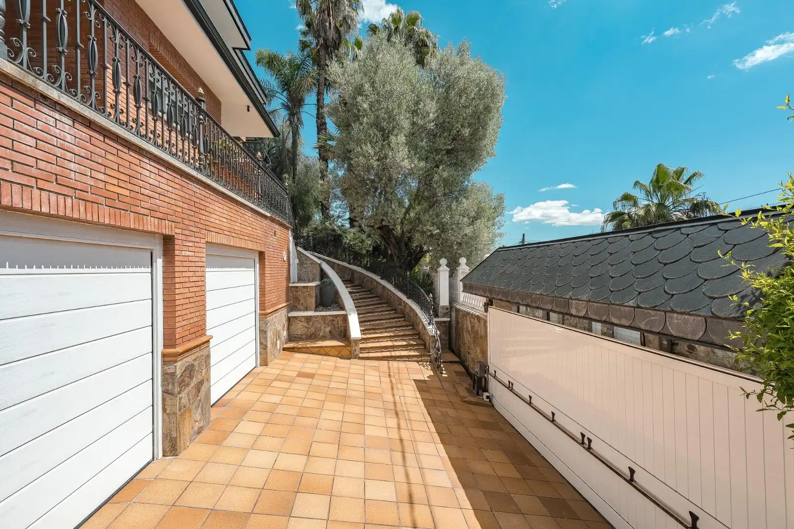 Terrassa de Casa o xalet en venda en Pallejà amb Calefacció, Jardí privat i Terrassa