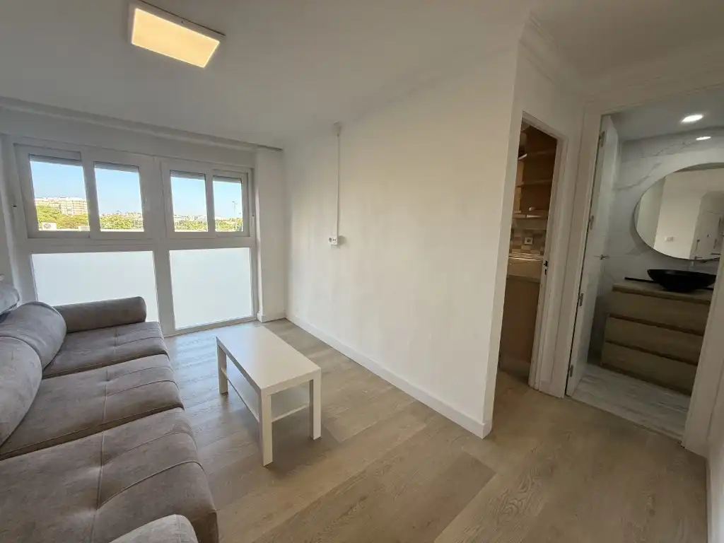 Living room of Flat for rent in Sevilla  with Air Conditioner