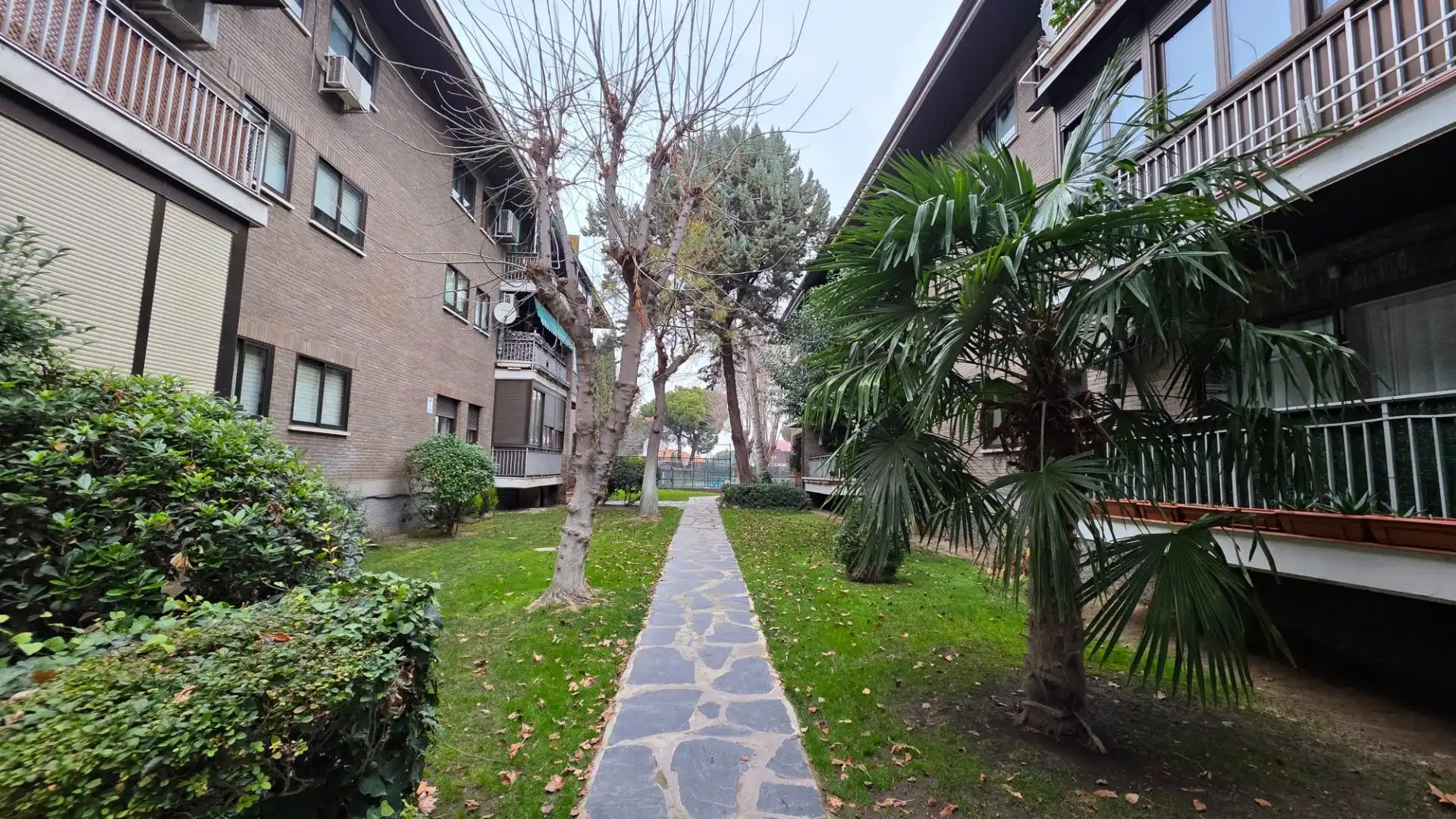 Exterior view of Flat for sale in Paracuellos de Jarama  with Heating, Storage room and Swimming Pool