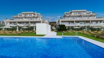 Vista exterior de Apartament en venda en Sotogrande amb Aire condicionat, Calefacció i Jardí privat