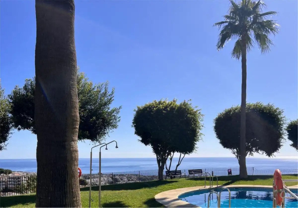 Vista exterior de Dúplex en venta en Mijas con Terraza y Piscina comunitaria