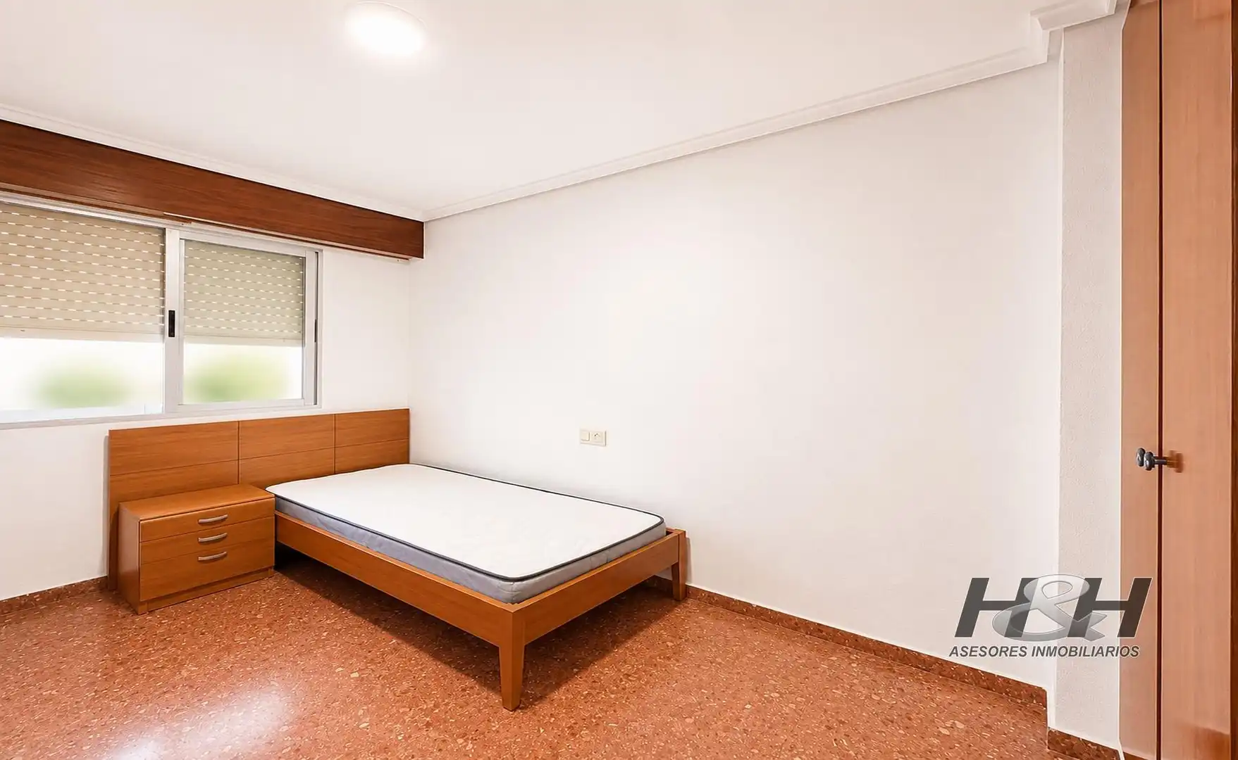 Bedroom of Flat for sale in Burjassot  with Air Conditioner, Heating and Balcony