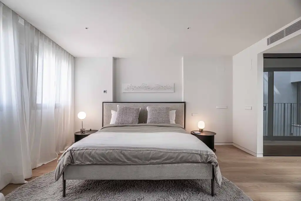 Dormitori de Apartament en venda en Barcelona amb Terrassa, Moblat i Jacuzzi
