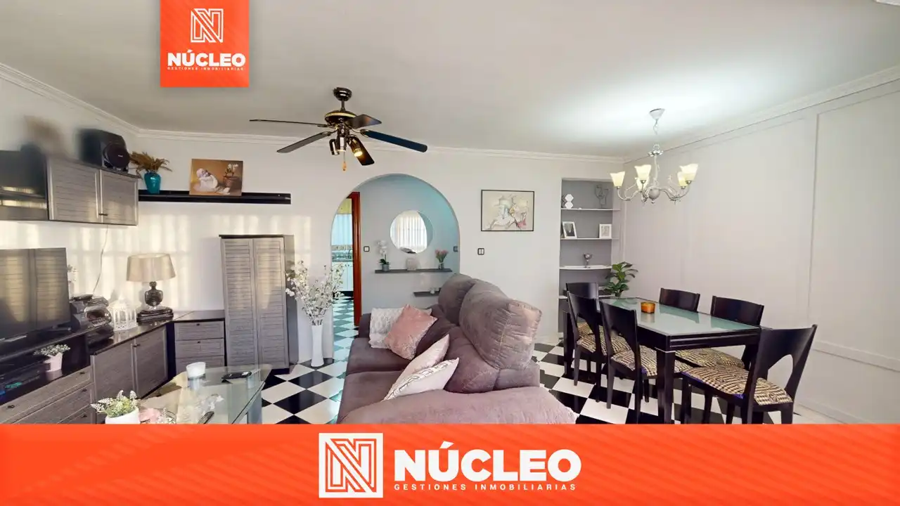 Sala d'estar de Pis en venda en Alicante / Alacant amb Aire condicionat i Moblat