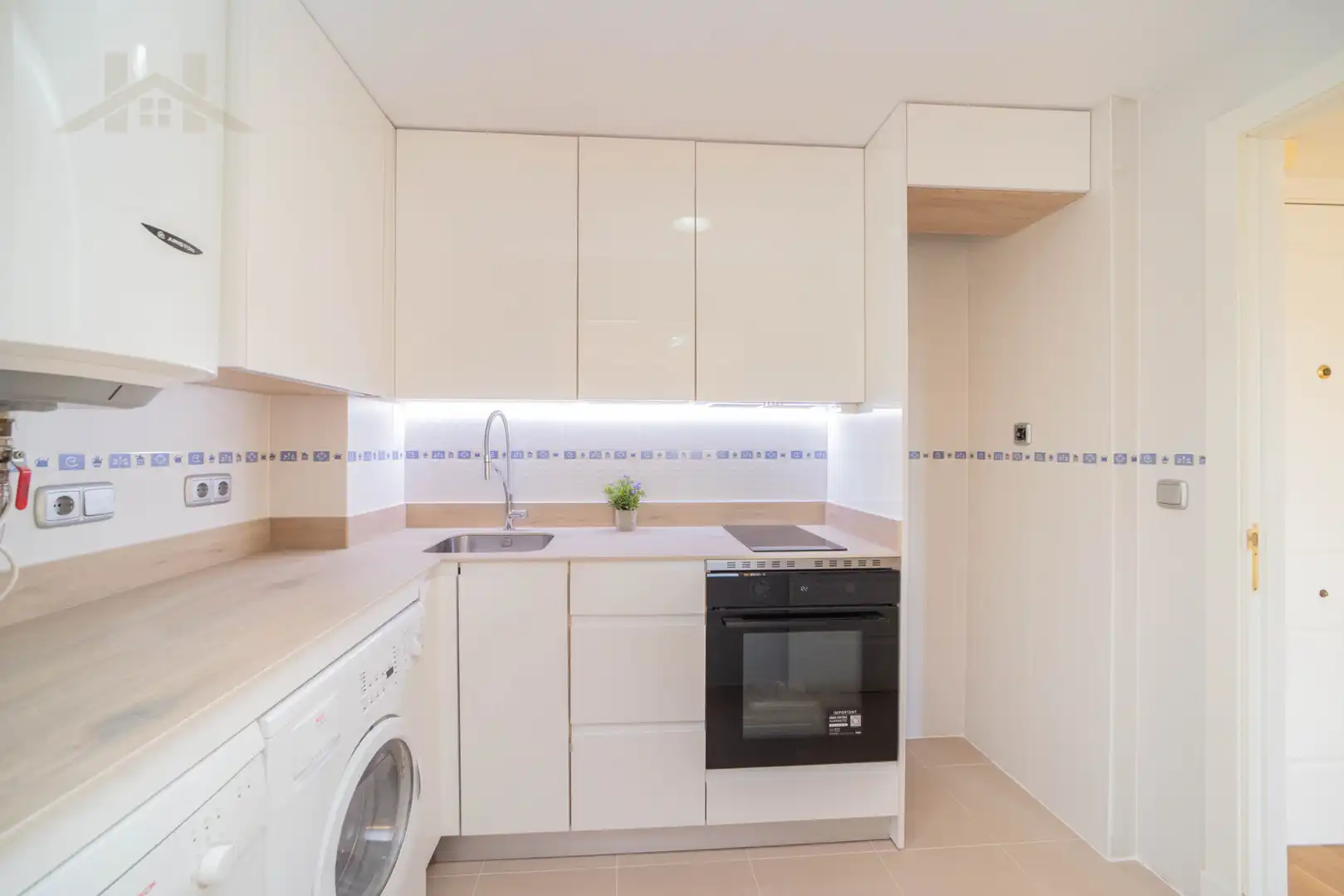 Kitchen of Flat for sale in Madrid  with Air Conditioner, Heating and Storage room