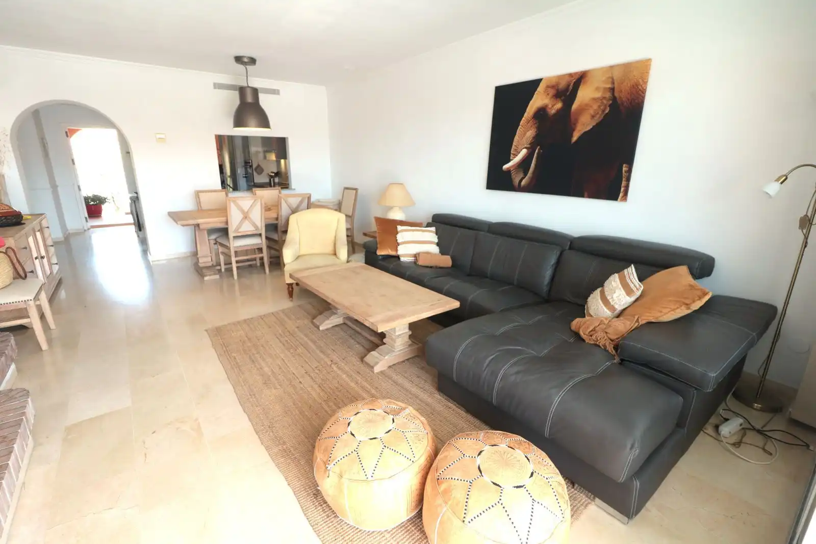 Sala de estar de Piso en venta en Estepona con Aire acondicionado, Terraza y Amueblado