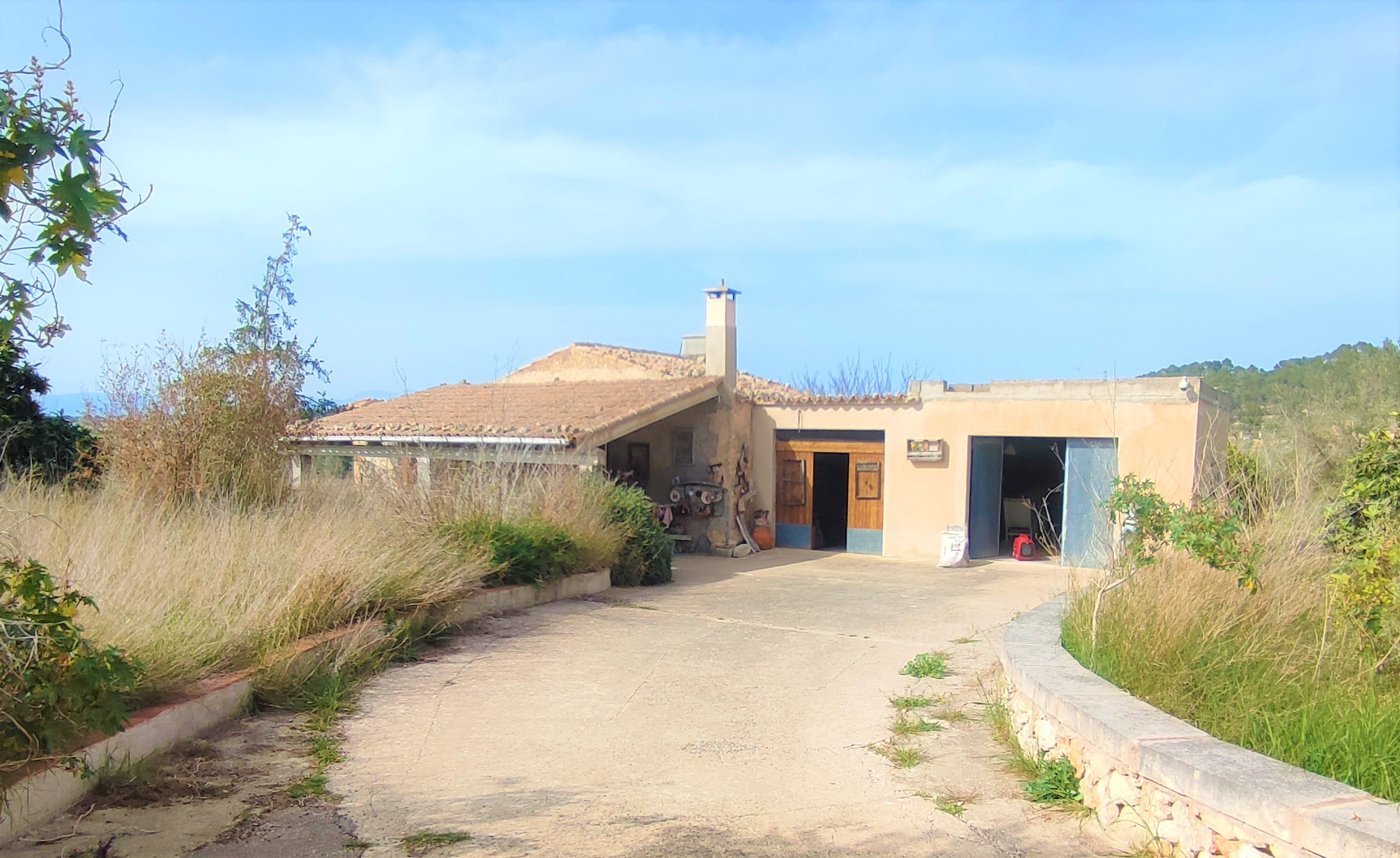 Vista exterior de Finca rústica en venda en Montuïri amb Jardí privat i Terrassa