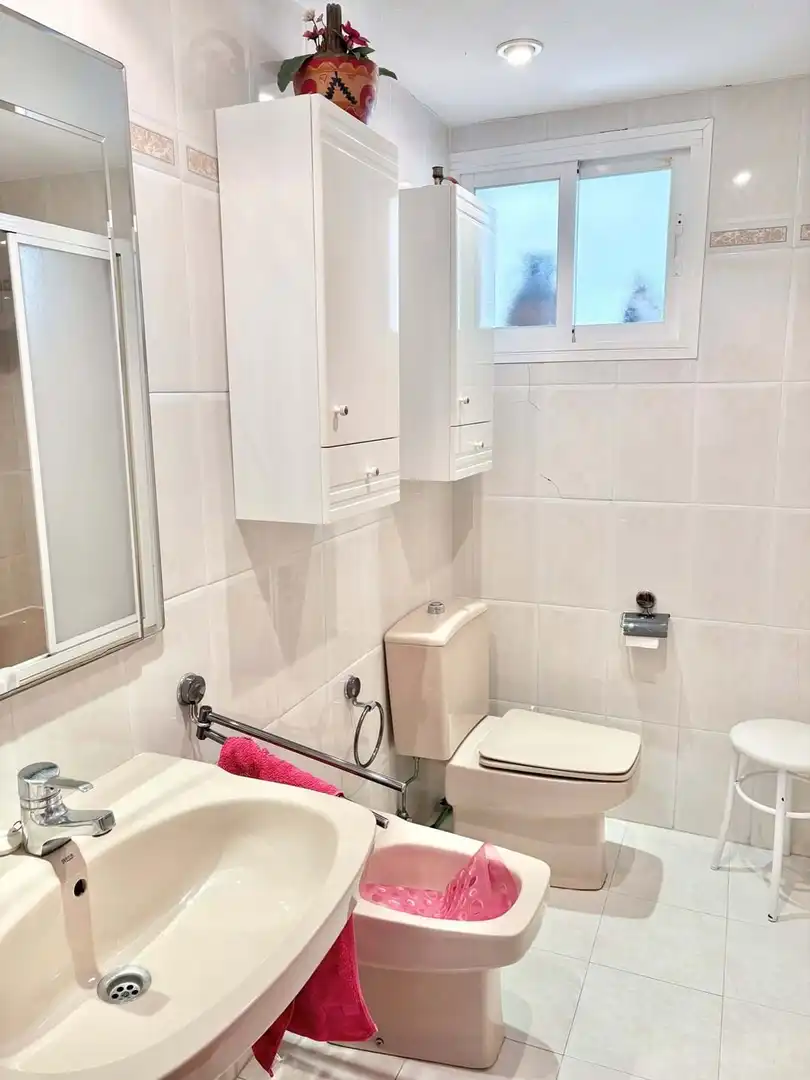 Baño de Piso en venta en Alicante / Alacant con Aire acondicionado, Trastero y Piscina