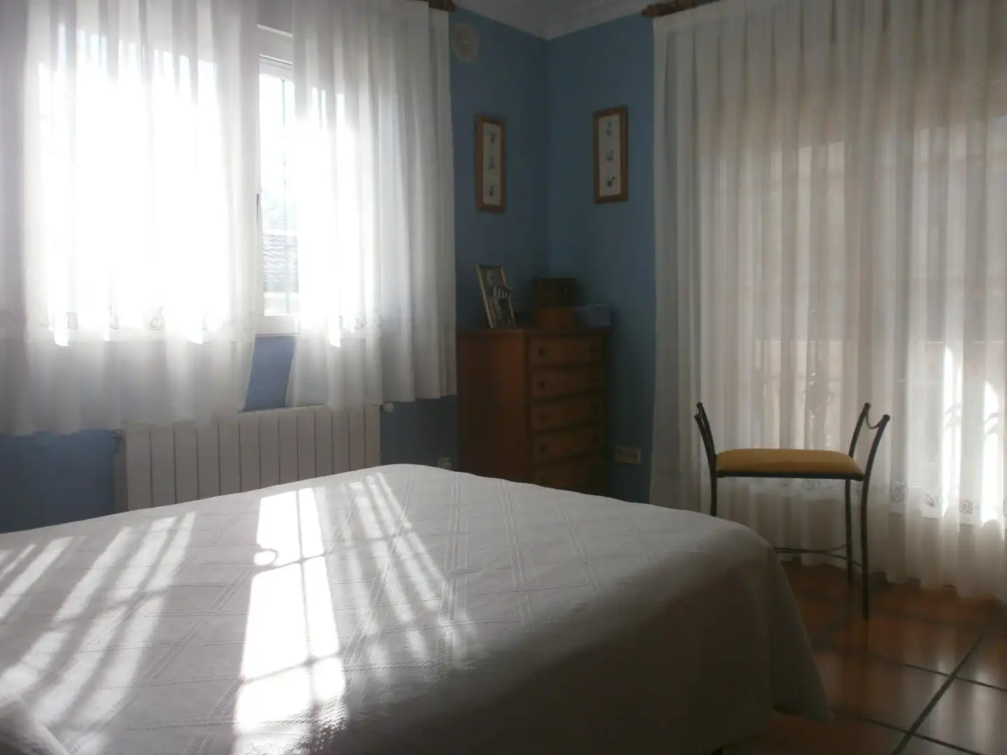 Dormitori de Casa o xalet en venda en La Lastrilla  amb Calefacció, Jardí privat i Terrassa