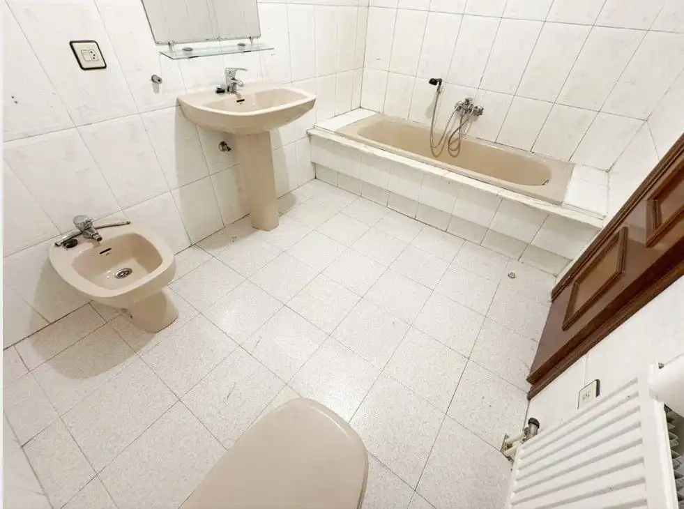 Badezimmer von Wohnung zum Verkauf in Salamanca mit Heizung, Parkett und Terrasse