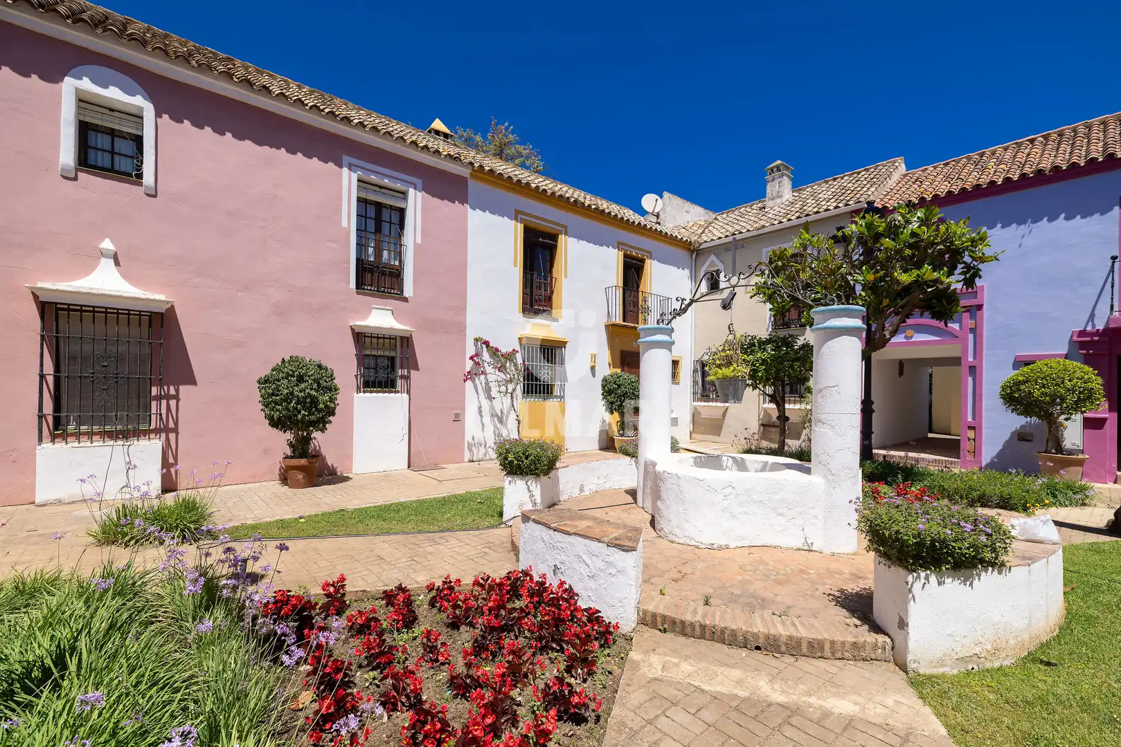 Vista exterior de Casa adosada en venta en Marbella con Calefacción, Piscina y Amueblado