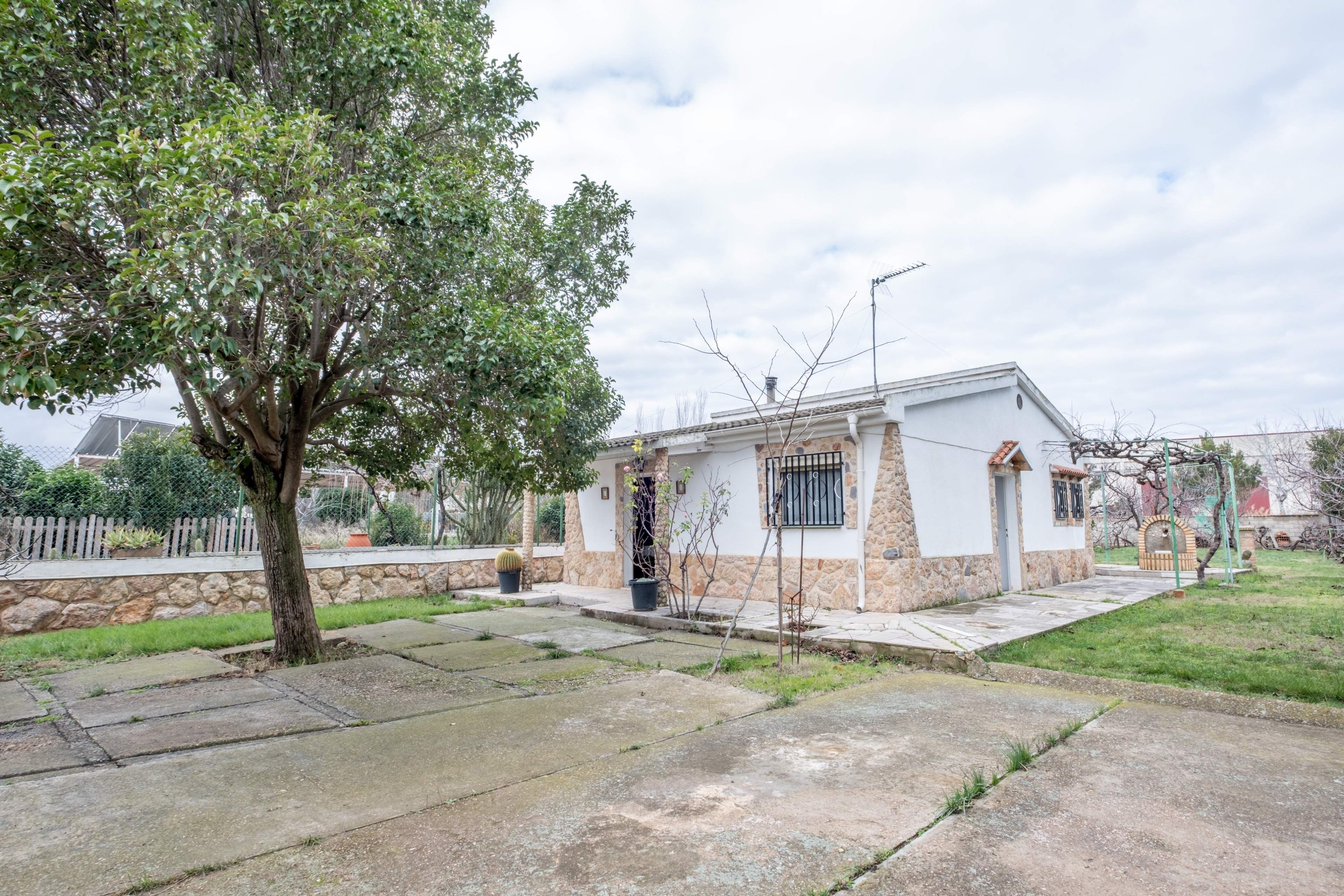 Vista exterior de Finca rústica en venda en Cadrete amb Moblat