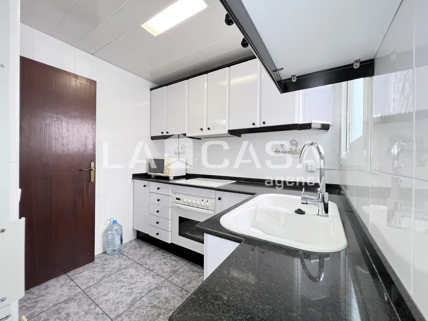 Küche von Wohnung zum Verkauf in Badalona mit Balkon