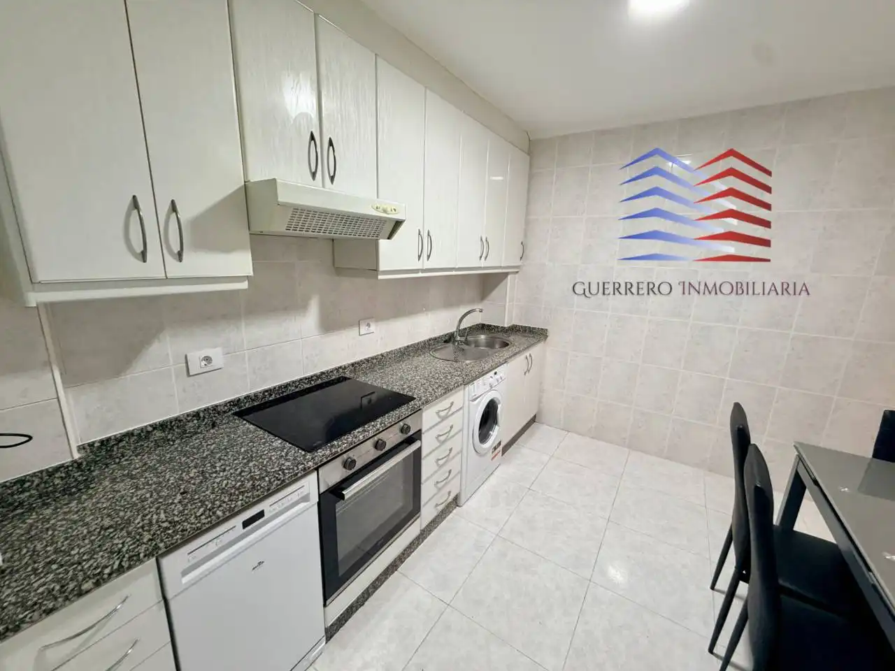 Cocina de Piso de alquiler en Ourense Capital  con Calefacción, Parquet y Alarma