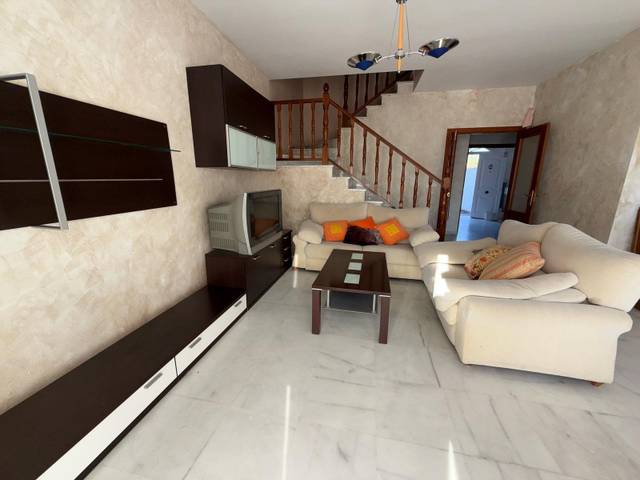 Casa adosada en Venta en  RAFAEL PERALTA en Colegio Europa