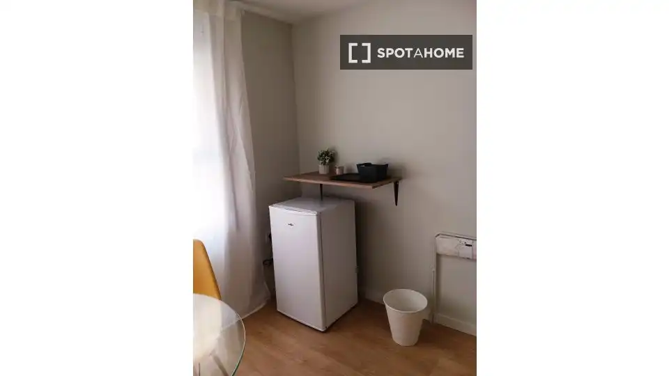 Bedroom of Flat for rent in Valencia  with Air Conditioner, Heating and Furnished